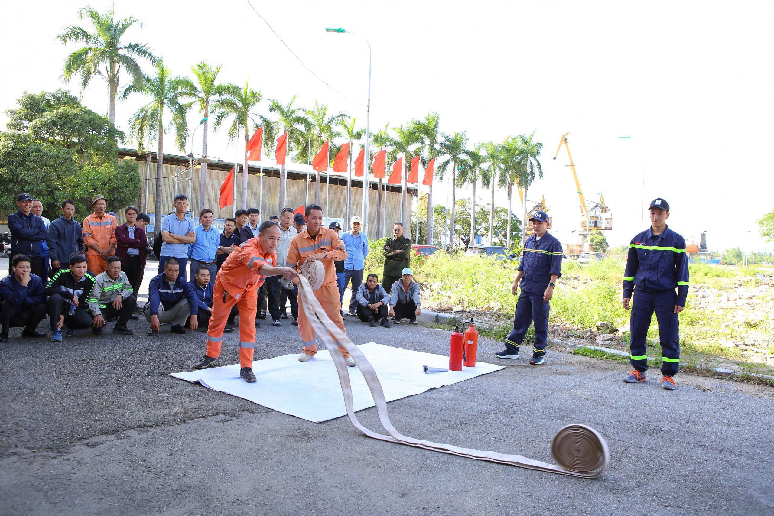 Tập huấn, tuyên truyền kiến thức pháp luật về PCCC và CNCH tại Công ty cổ phần Cảng Hải Phòng.